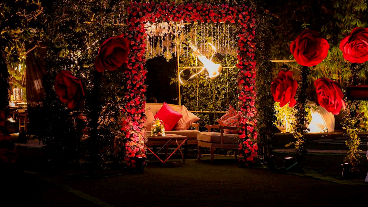 10 Ways to Keep Your Wedding Flower Budget Under Control